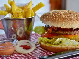 Dangers of eating restaurant food on daily basis